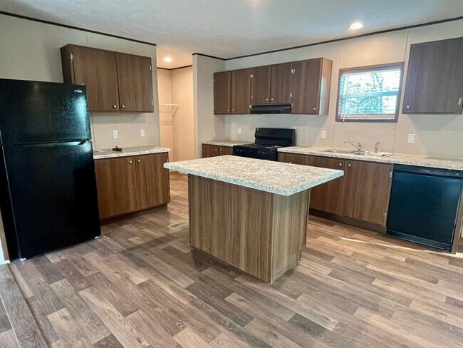 Foto del edificio - 573 Carter Rd