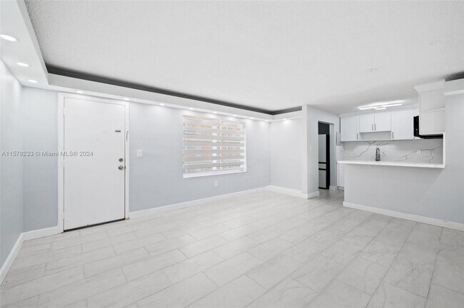 Foto del edificio - 3881 W Flagler St