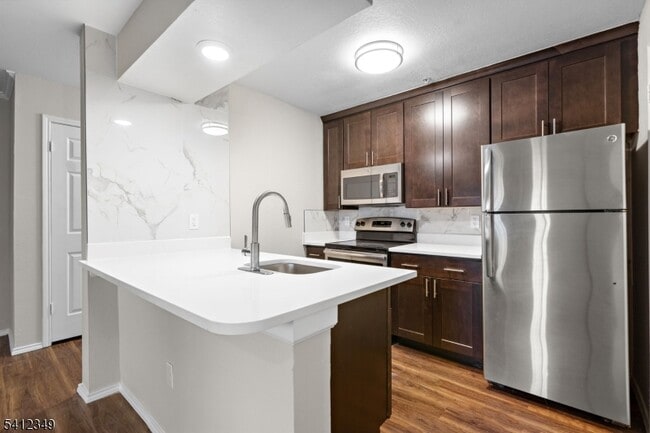 Building Photo - 690 NJ-23