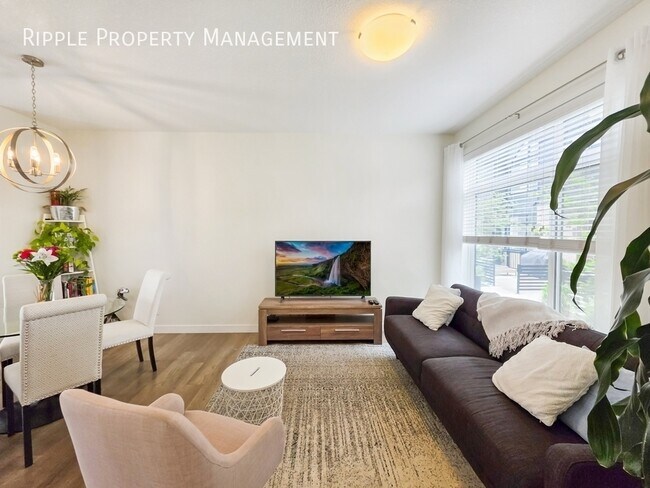 Photo du bâtiment - BEAUTIFUL SEMI-FURNISHED OPTIONAL 3-BED, 3.5-BATH TOWNHOUSE | PRIME SAGE HILL LOCATION