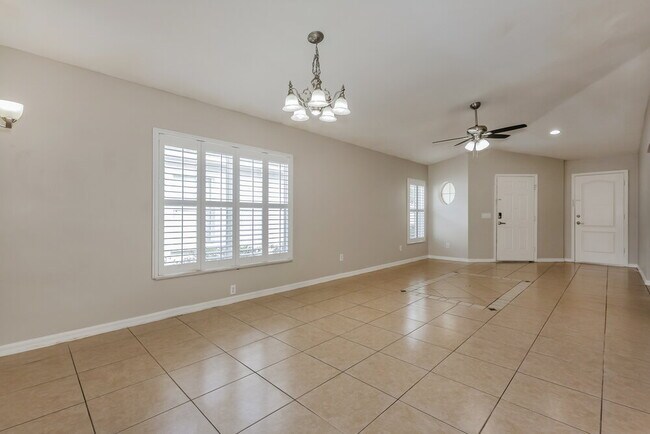 Foto del edificio - 2614 Lansbury Pl
