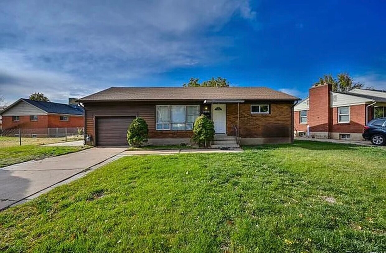 Primary Photo - 1025 Tyler Ave