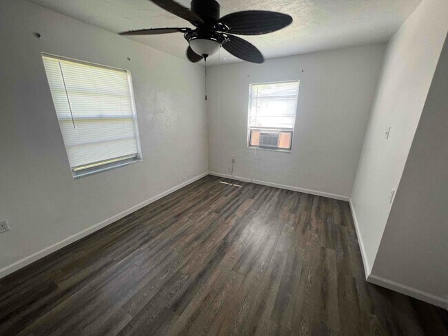 Foto del edificio - 1154 Harbor Dr
