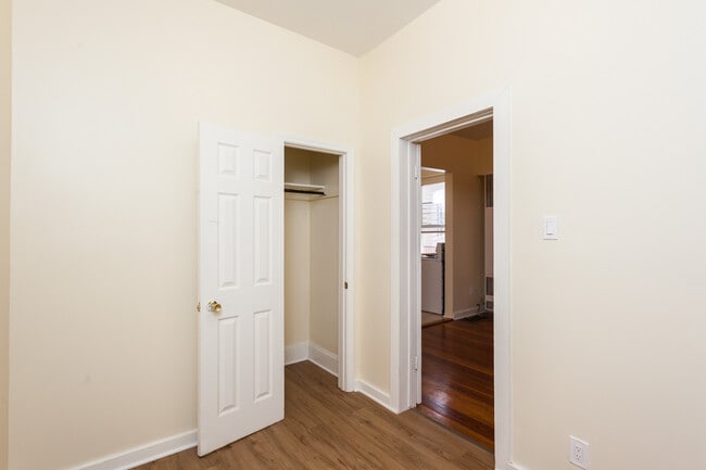 Building Photo - 1310 N Artesian Ave