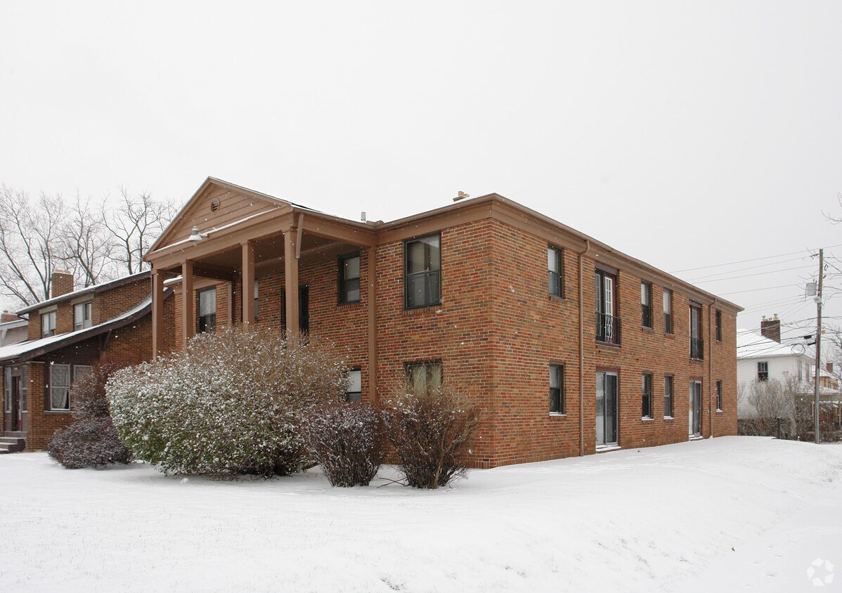 Primary Photo - 1845 Sullivant Ave
