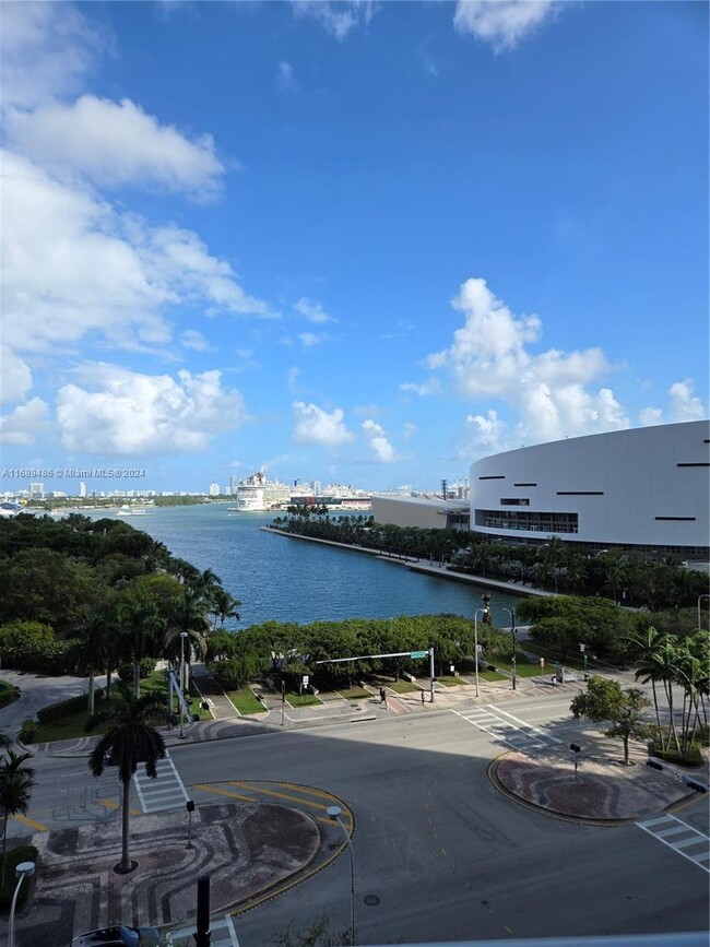 Foto del edificio - 900 Biscayne Blvd