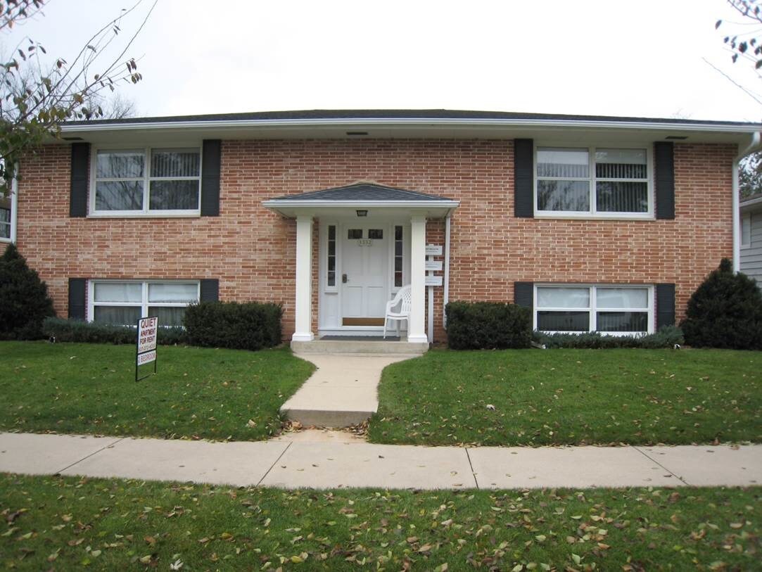 Beautifully maintained building - 1326 4th Ave SW