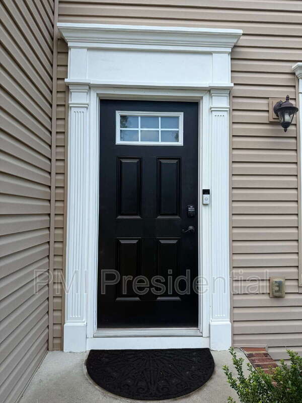 Foto del edificio - 6313 Regal Grove Ln