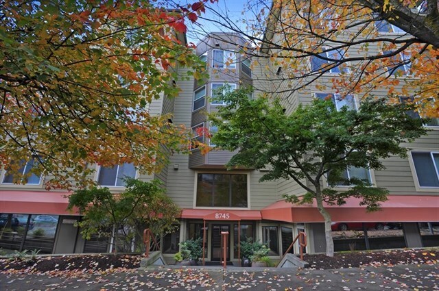 Foto principal - 8745 Greenwood Ave N APT 207,