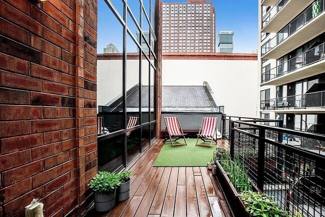 Building Photo - 159 2nd St