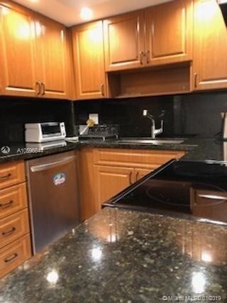 Primary Photo - 5005 Collins Ave
