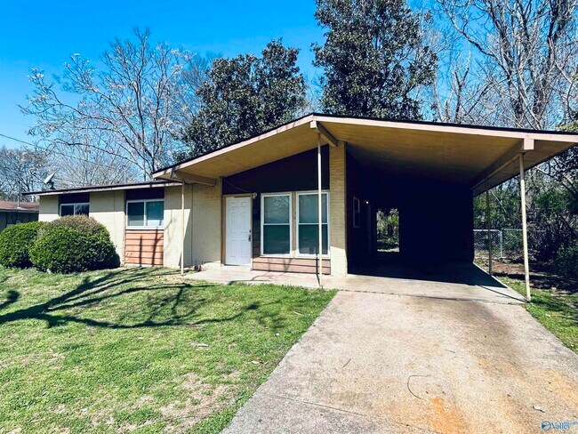 Building Photo - 2210 Norwood Dr NW