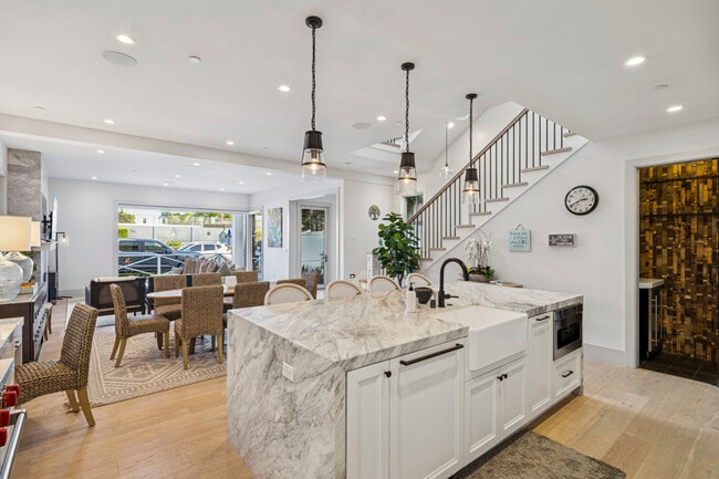 Building Photo - 503 L St