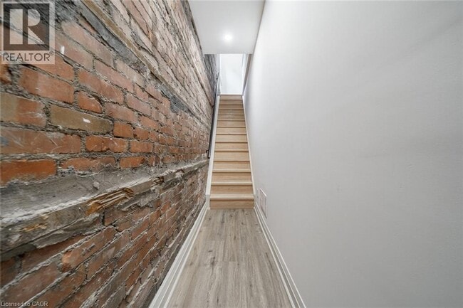 Building Photo - 105 Aikman Ave