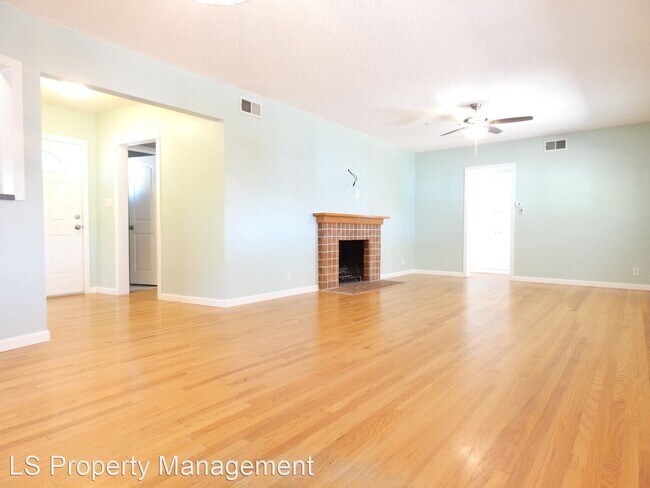 Foto del edificio - 3 br, 2 bath House - 611 Rigsby St.