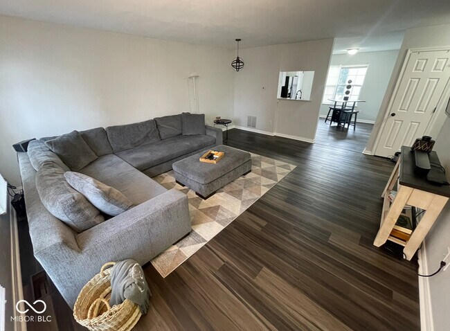 Foto del edificio - 3020 Skylar Ln