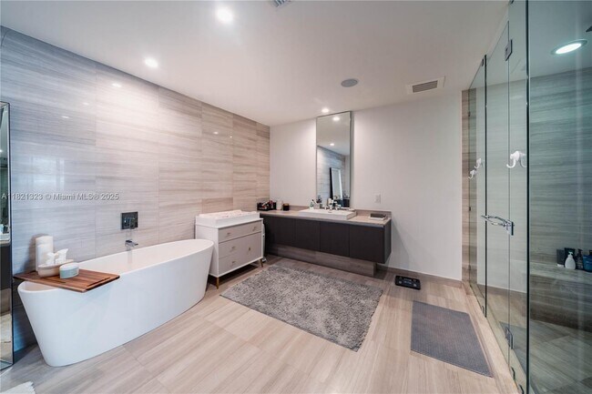 Foto del edificio - 3250 NE 188th St