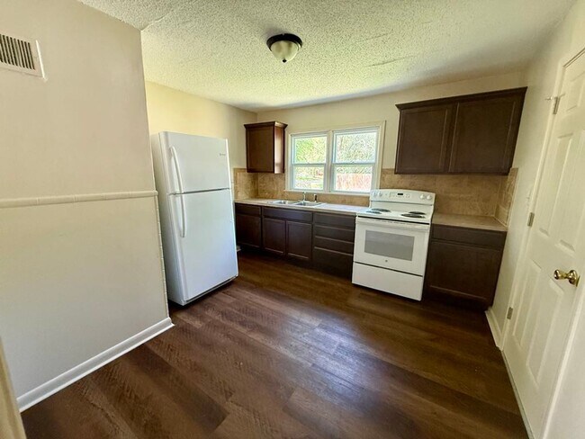 Foto del edificio - $1100 - 2 bed 1 bath - Single Family Home