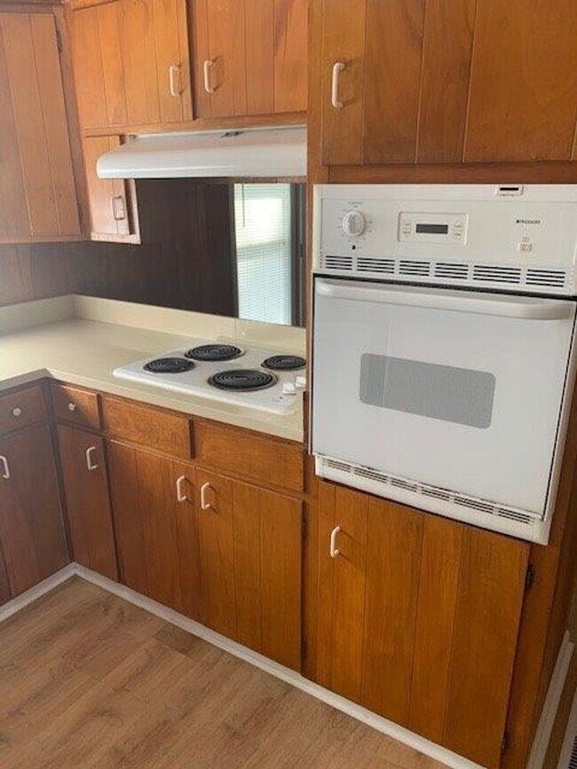 Foto del edificio - Nice 3 Bed 2 Bath Available Now!