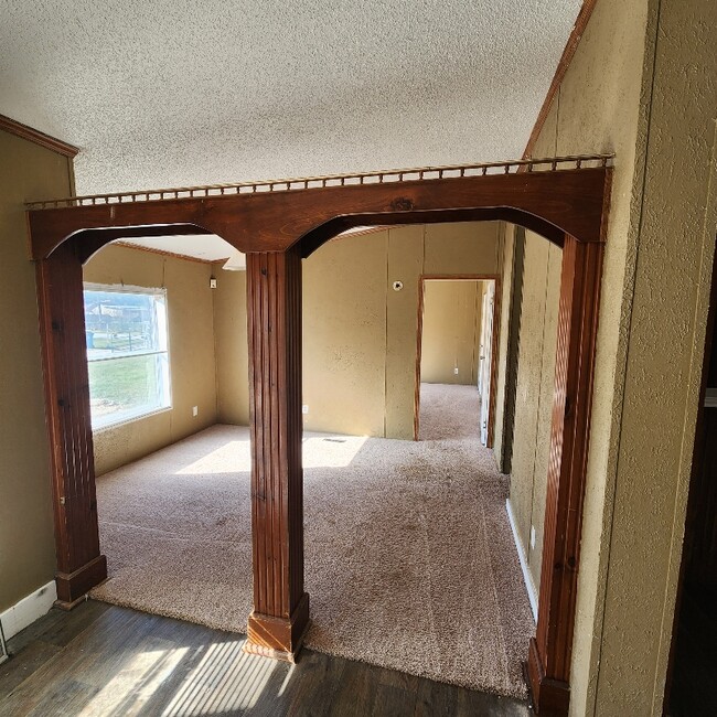 Building Photo - 15271 Country W Dr