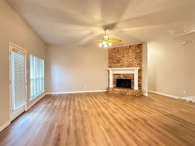Foto del edificio - 621 Oak Forest Ln