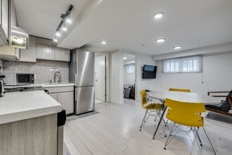 Building Photo - 1425 Haro St