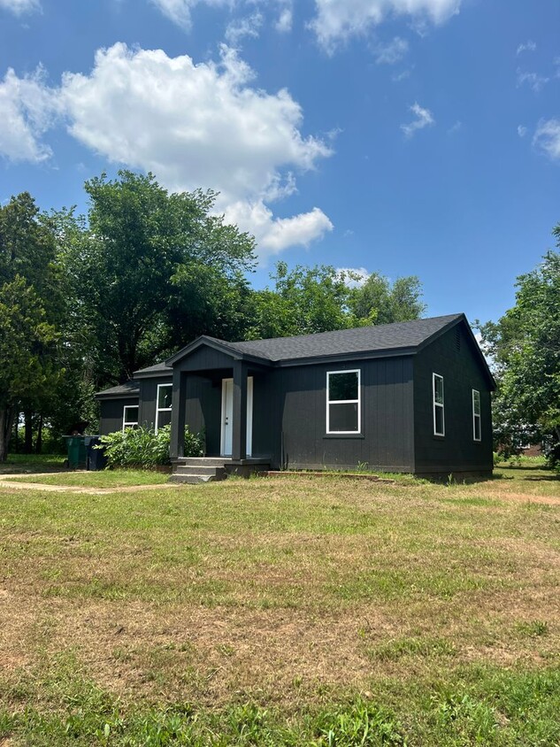 Primary Photo - Black house on a hill