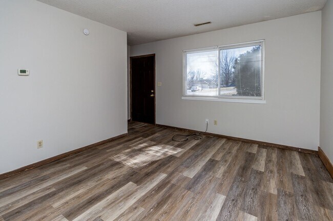 Foto del edificio - 4509-4511-4511 W Millbrook Dr