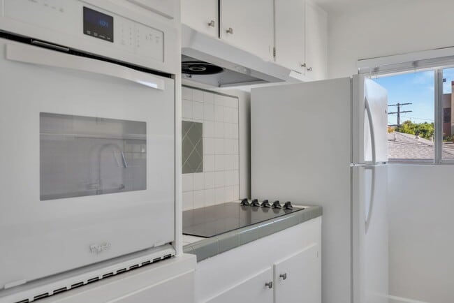 Interior Photo - Gale Drive Luxury Investments Group LLC