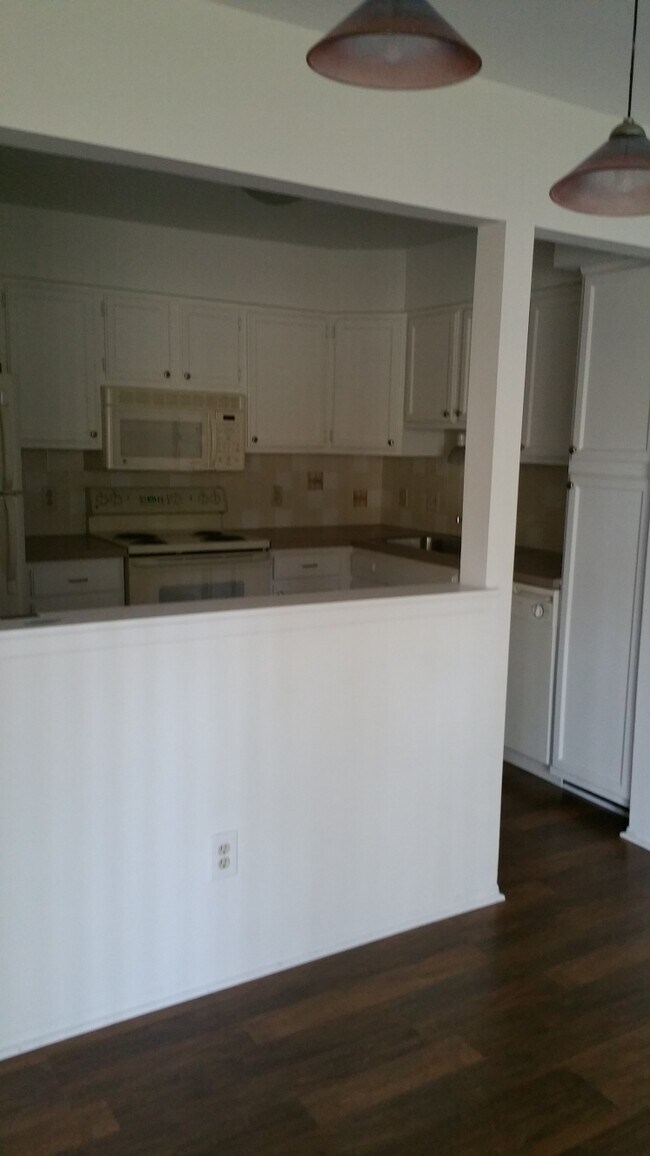 Kitchen - 24291 Evergreen Rd