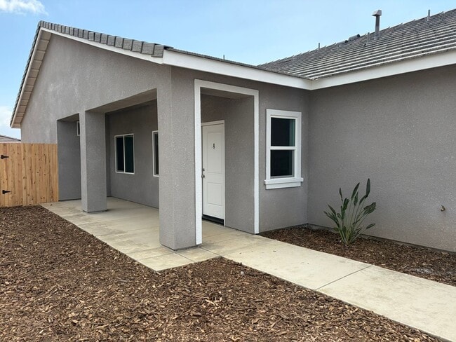 Building Photo - 6011 Cougar Trl