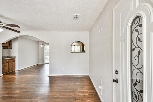 Building Photo - 7106 Pinetex Dr