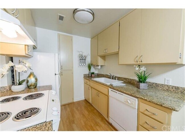 Foto del edificio - 1412 N Cherry St