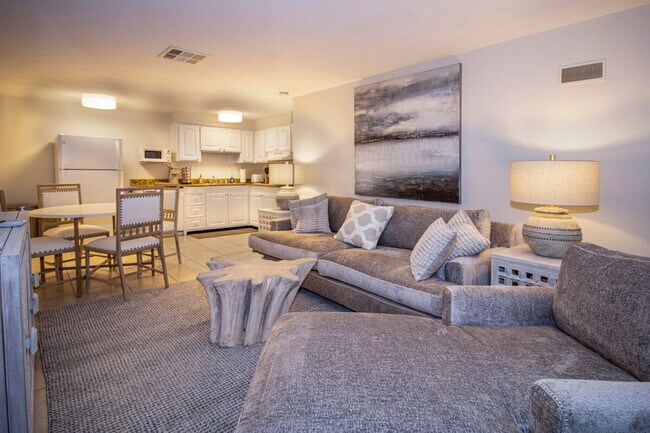 Foto del edificio - 2405 N Beach Rd