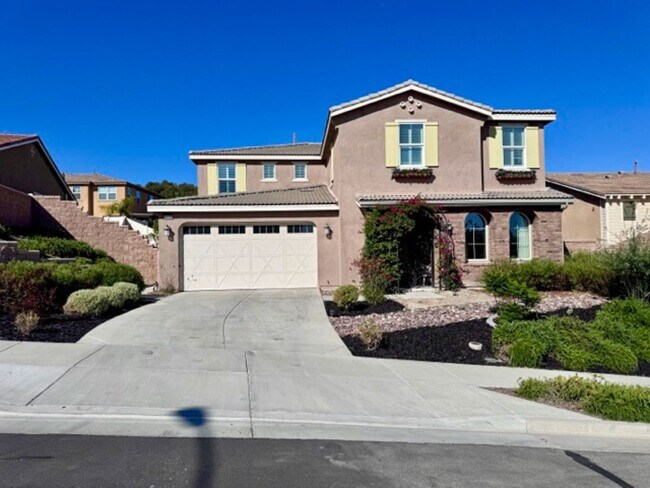 Building Photo - Stunning 5 Bedroom + Office Home with Priv...