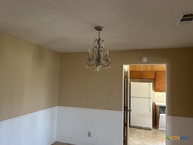 Foto del edificio - 3313 Sungate Dr