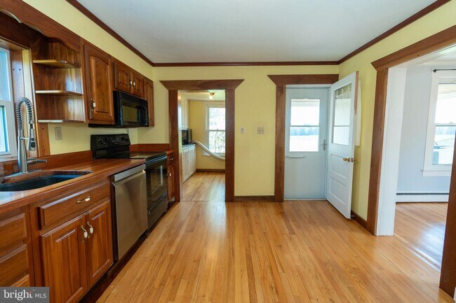 Foto del edificio - 4635-4637 Norrisville Rd