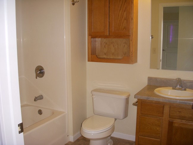 Bathroom - 2702 Sunner Ave