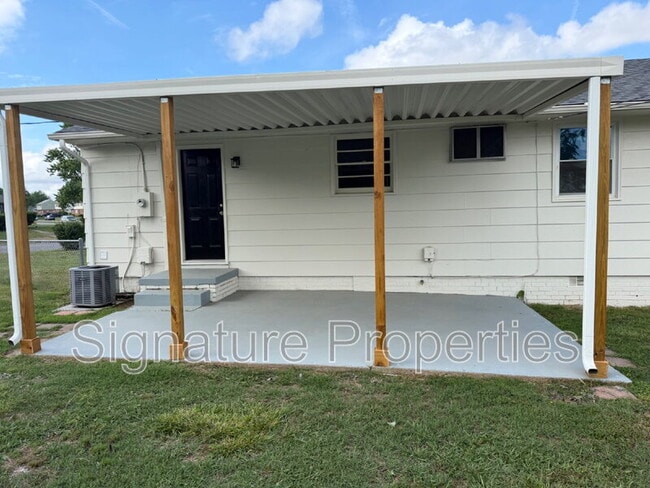 Building Photo - 500 S Laburnum Ave
