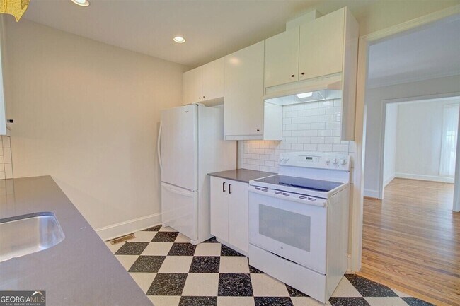 Foto del edificio - 654 Schuyler Ave SE