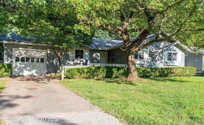Building Photo - 3 br, 1 bath House - 1304 S Belcrest Ave