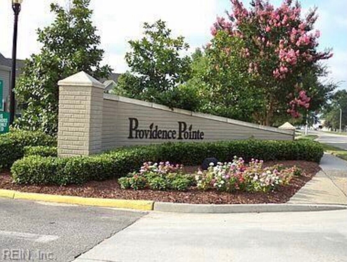 Foto principal - 2513 Old Greenbrier Rd