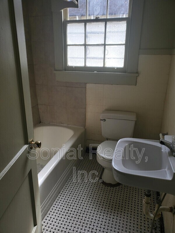 Building Photo - 4406 D'Hemecourt St