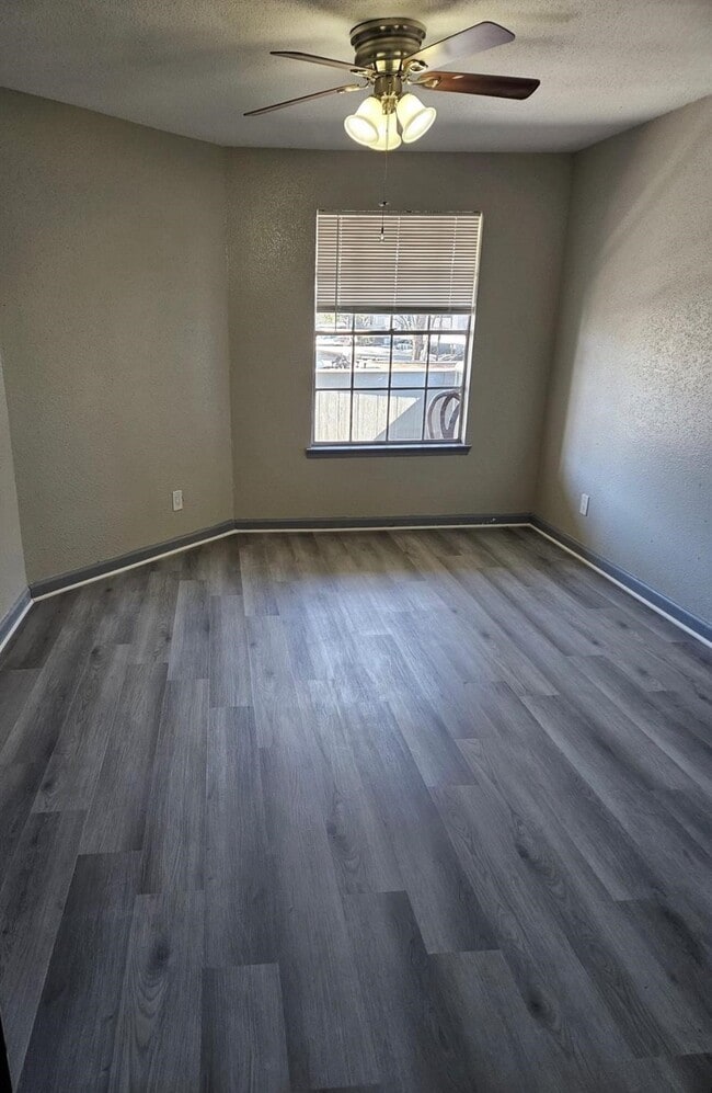 Foto del edificio - 9700 Leawood Blvd