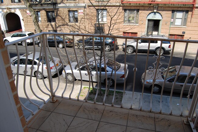 Foto del edificio - 3079 32nd St