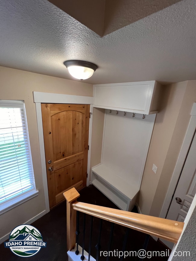 Building Photo - 8834 W Pine Valley Ln