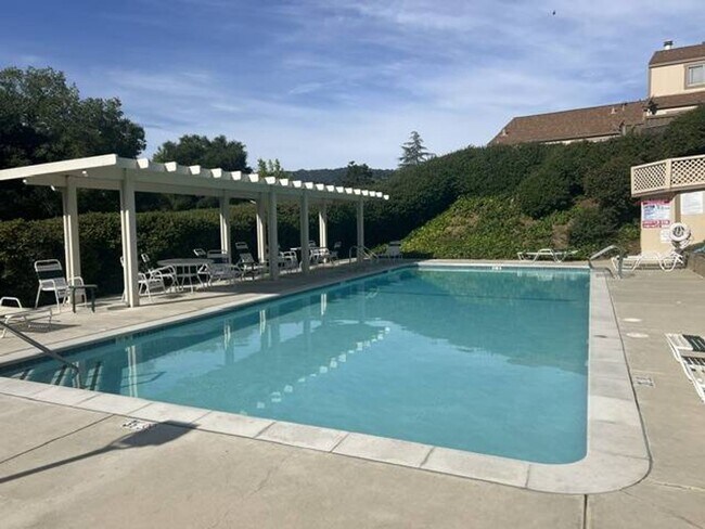 Foto del edificio - Virginia Hills-3 BR, 2.5 Bath Townhome wit...