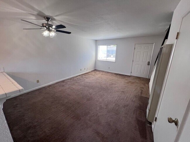 Building Photo - Nor Cal Realty, Inc - 2 bedroom 1.5 bath T...