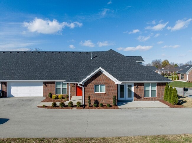 Building Photo - FANTASTIC 3 BR/3 BA CONDO NEAR IROQUOIS PARK
