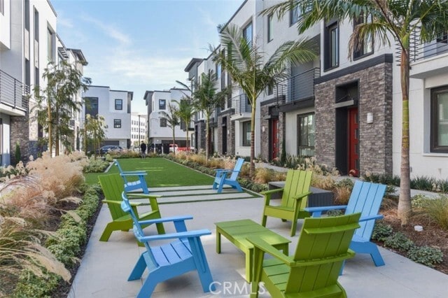 Building Photo - 130 Schick
